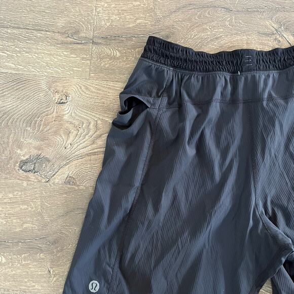 Lululemon Men’s Athletic Shorts Size Medium ~ Gray - Picture 2 of 8